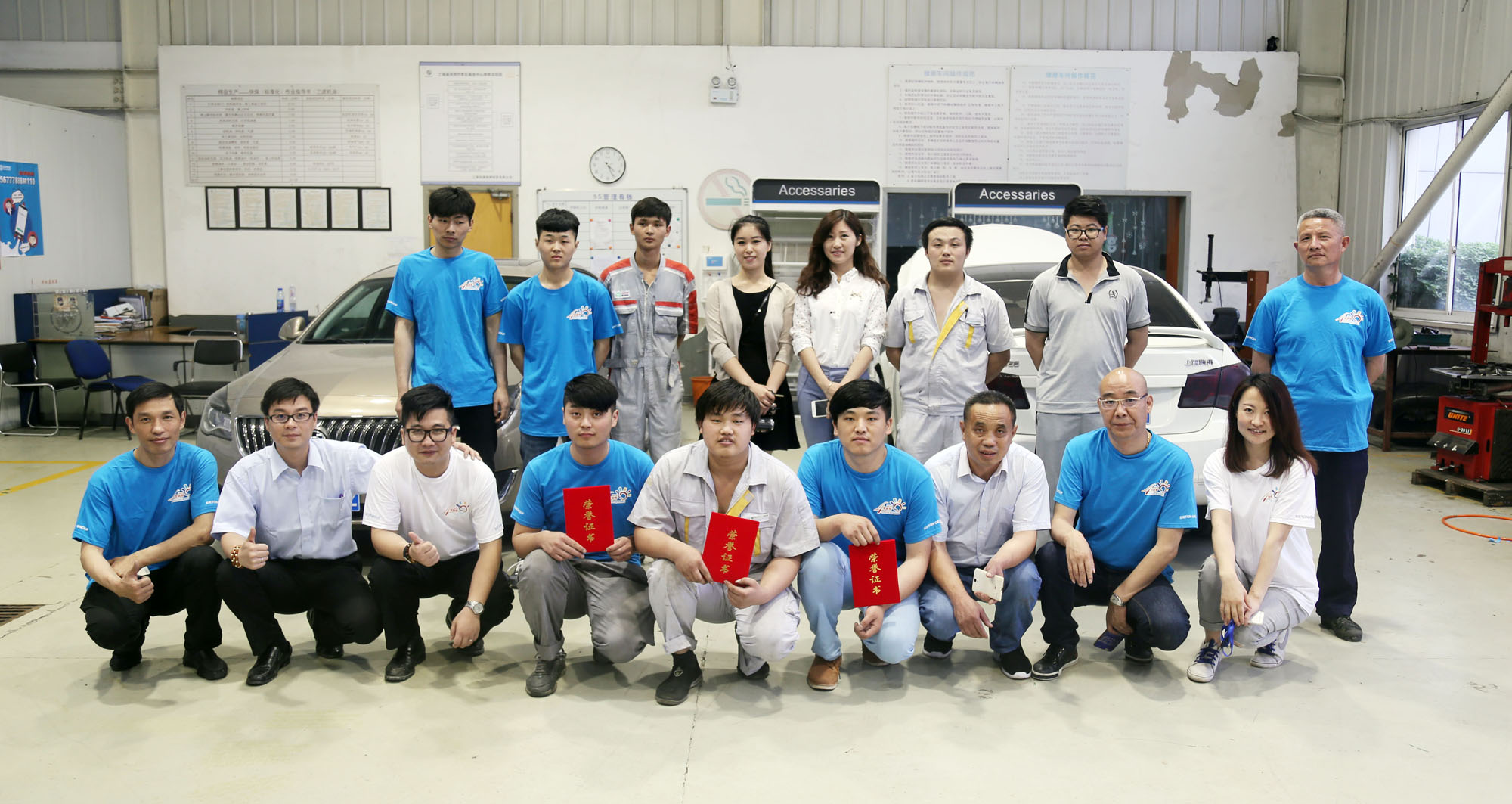 2016.5.26汽车换胎比赛合影-网上上传.jpg