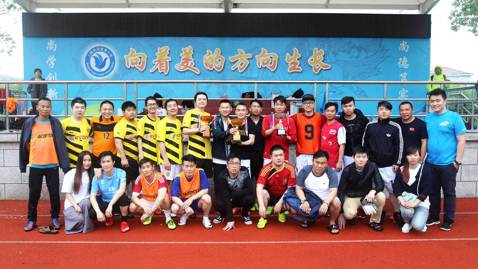 2016.5.28第四届文化节足球比赛合影-网上上传.jpg