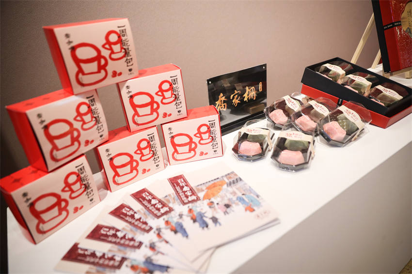 一大批国货精品集体亮相 2021年中国品牌日活动在上海开幕 人民网 龚莎摄